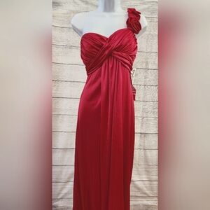 Elegant Red One-Shoulder Dress